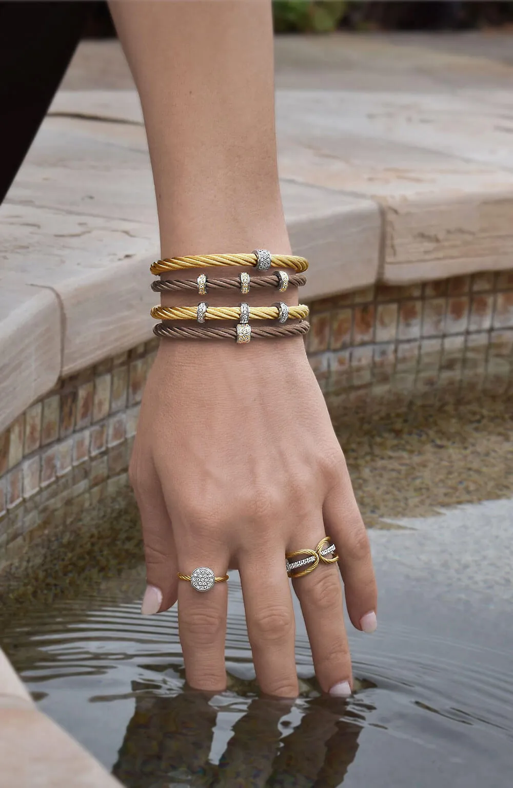 ALOR Chocolate Cable 5mm Single Barrel Cuff with 18kt Yellow Gold & Diamonds 04-57-3913-11