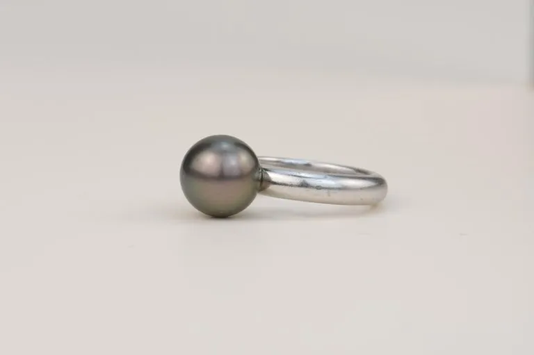Cartier Black Pearl 18K White Gold Ring