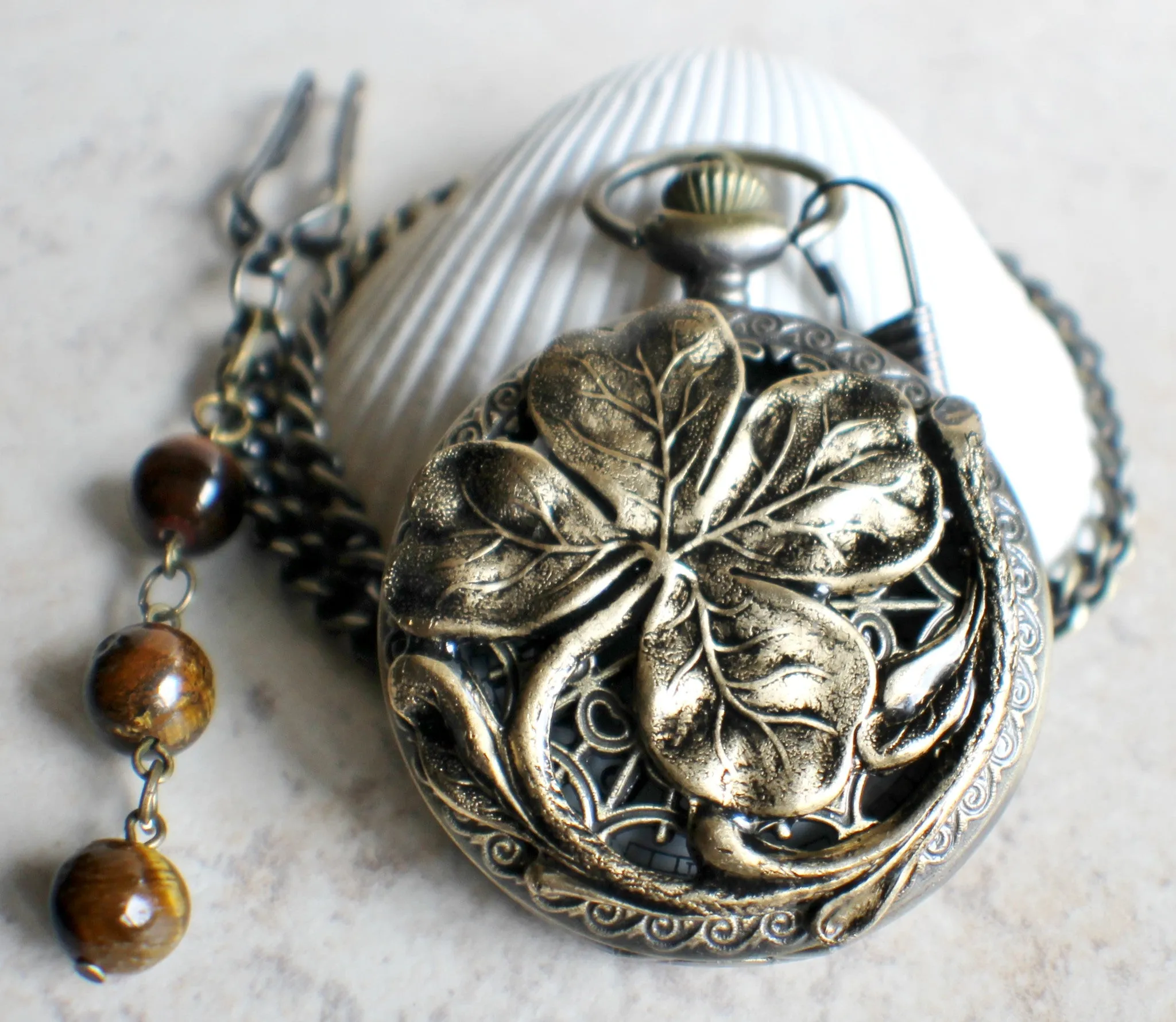 Four leaf clover pocket watch in bronze, battery operated.