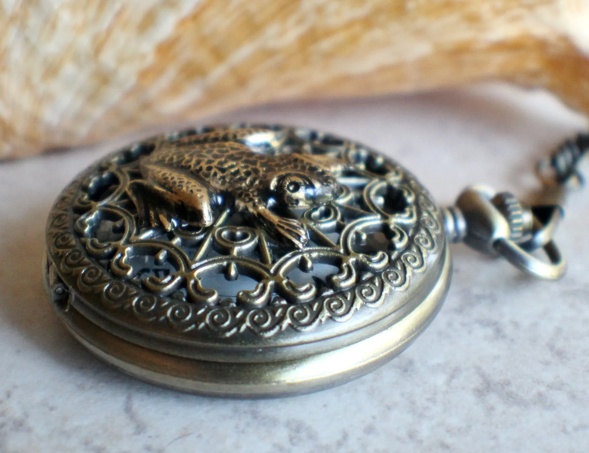 Frog pocket watch men's pocket watch, front case is mounted with bronze frog