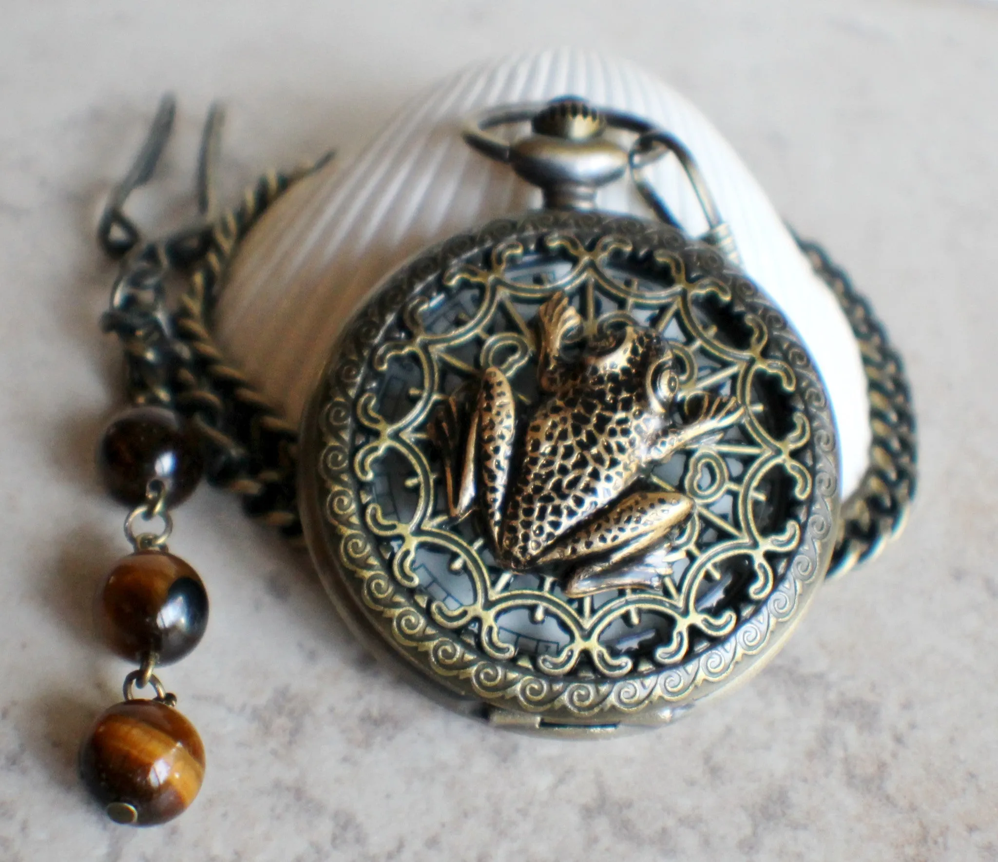 Frog pocket watch men's pocket watch, front case is mounted with bronze frog