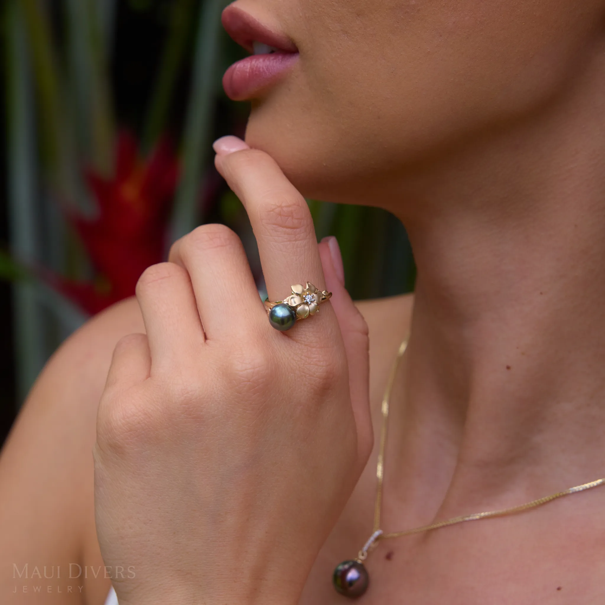 N????? Tahitian Black Pearl Ring in Gold with Diamond - 7-8mm