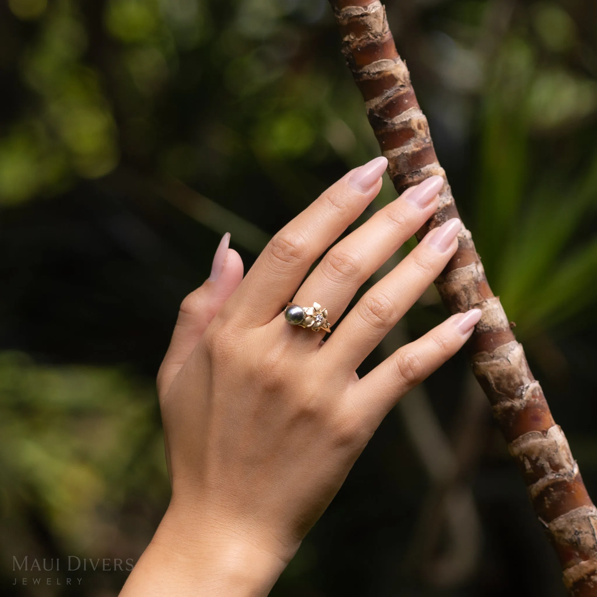 N????? Tahitian Black Pearl Ring in Gold with Diamond - 7-8mm