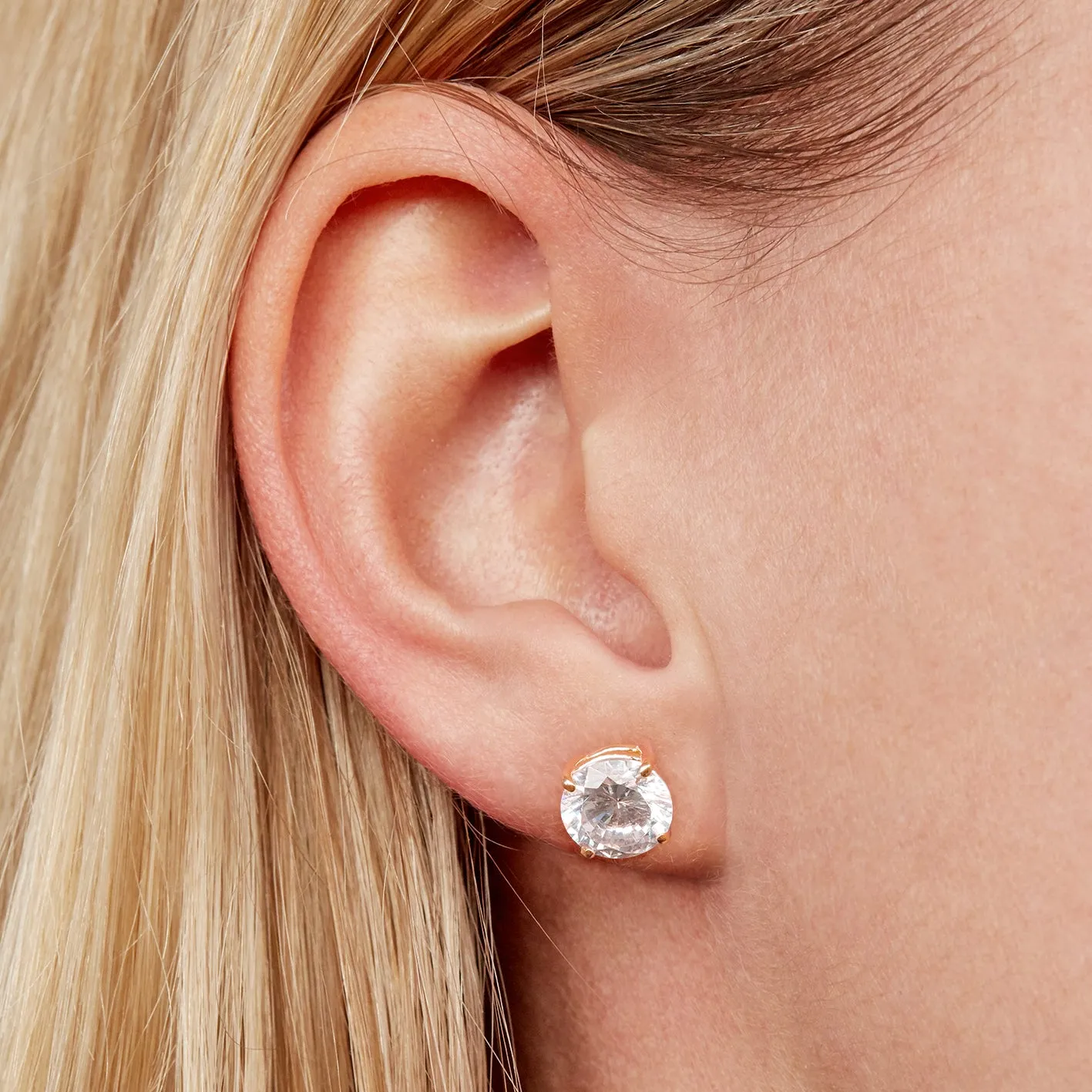 Round Brilliant stud earrings with 4 carats* of diamond simulants in 10 carat rose gold