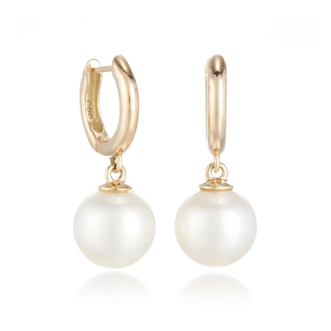 Soho Earrings in White Pearls
